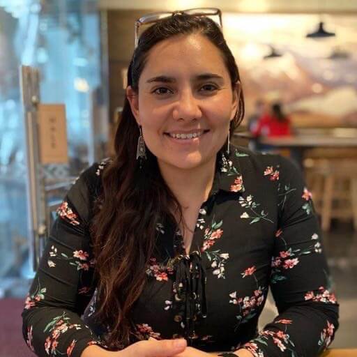 Verónica Jazmín Corral en un entorno profesional